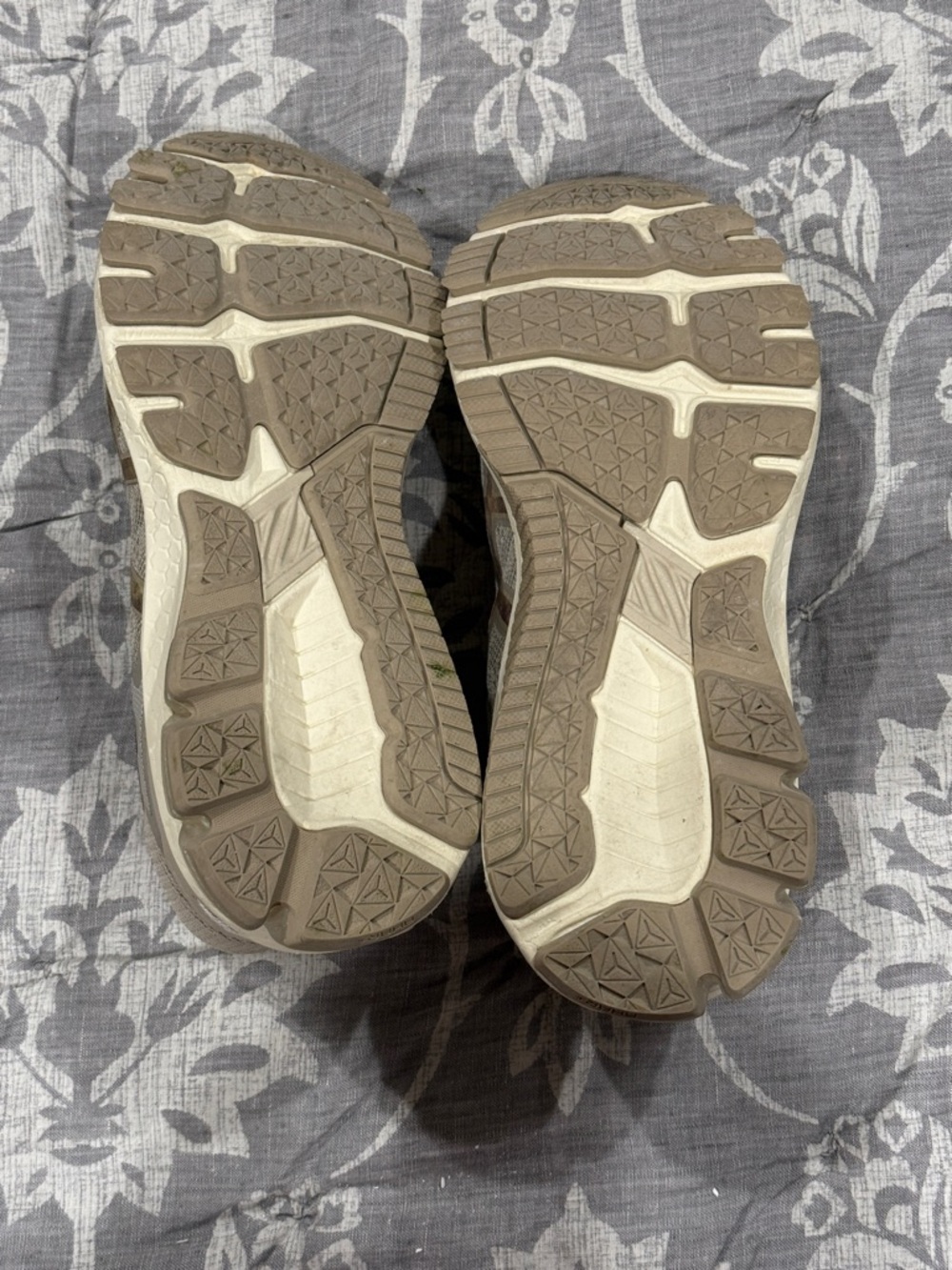 ASICS Neutral Running Shoes in Cream and Tan - Picture 6 of 7